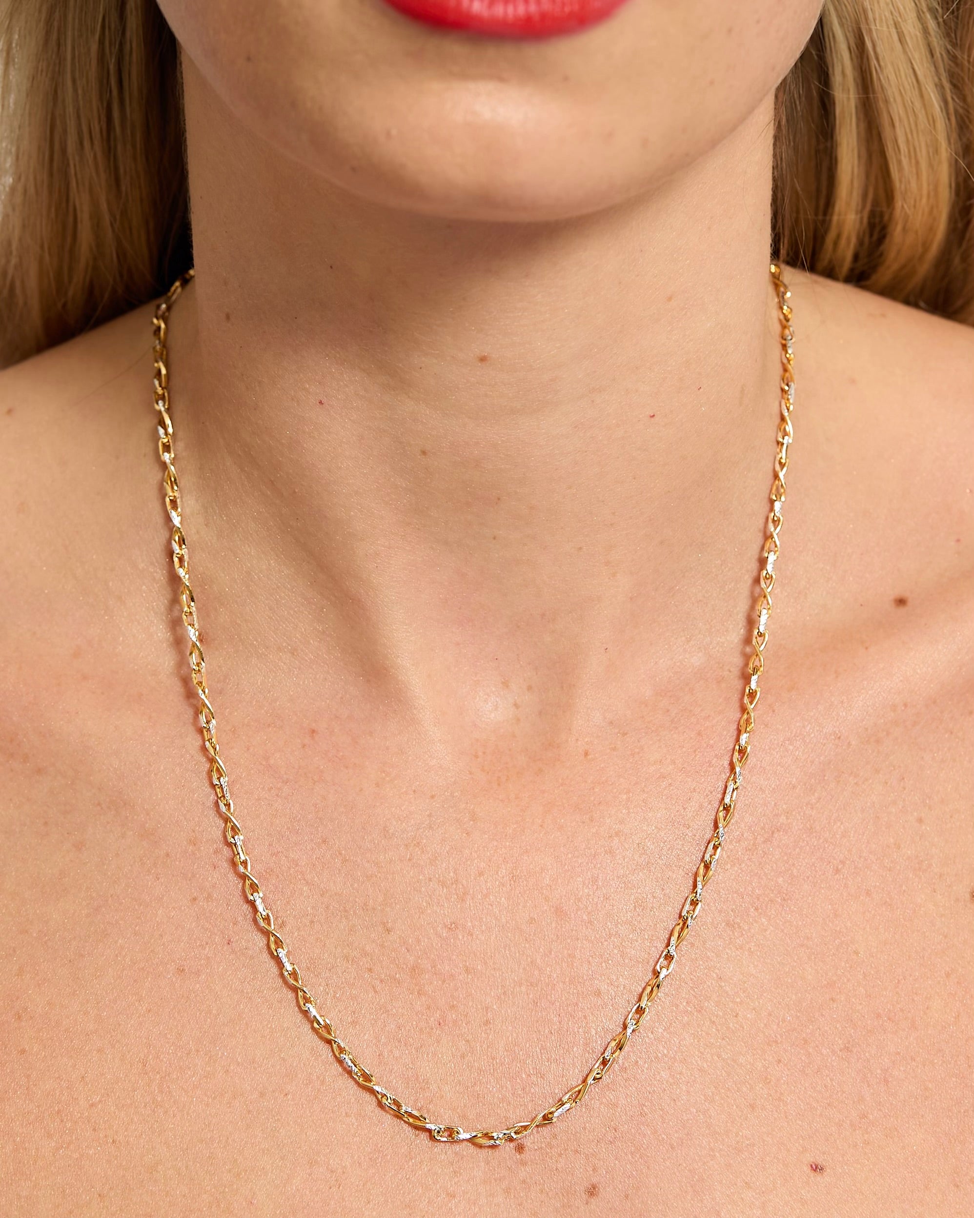 Two-Toned Twist Chain